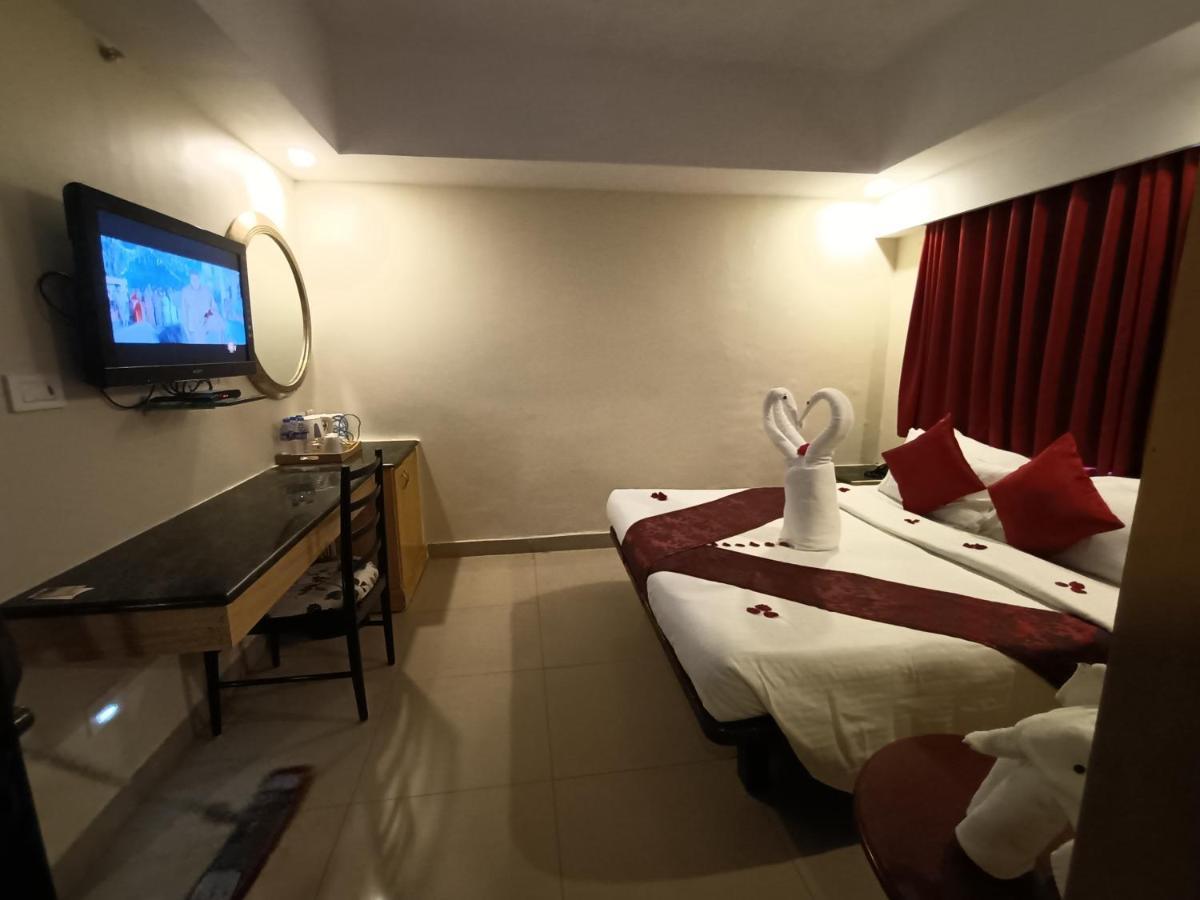 Savera Hotel Chennai Exterior photo