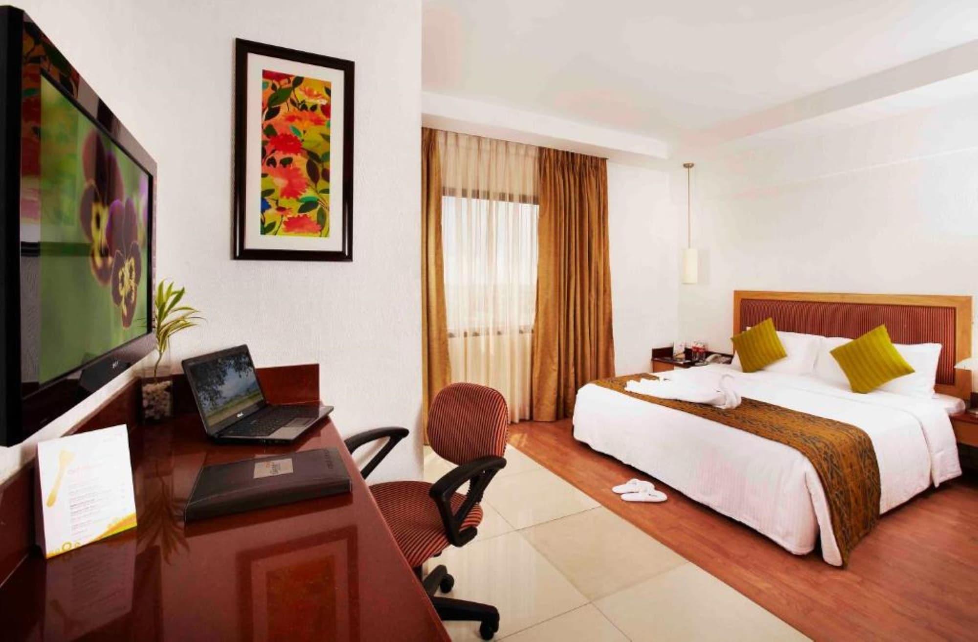Savera Hotel Chennai Exterior photo
