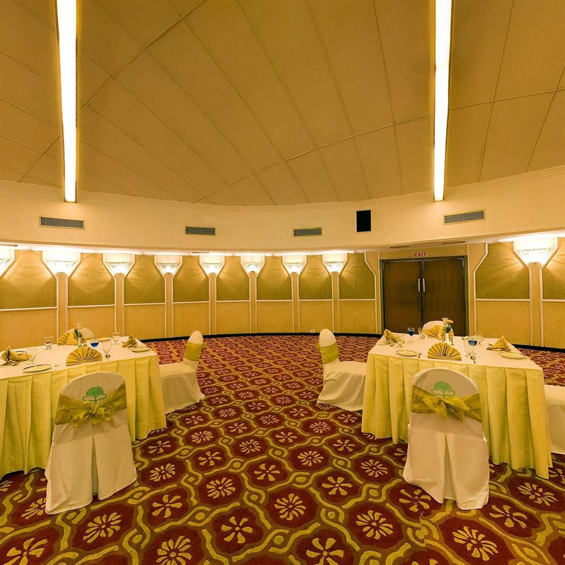 Savera Hotel Chennai Exterior photo