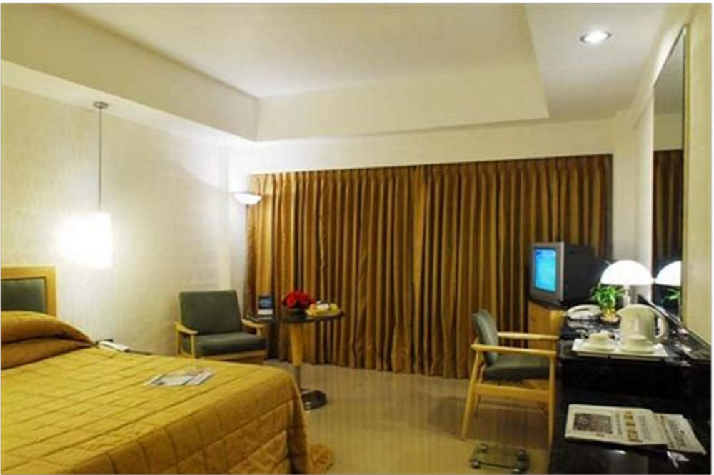 Savera Hotel Chennai Exterior photo