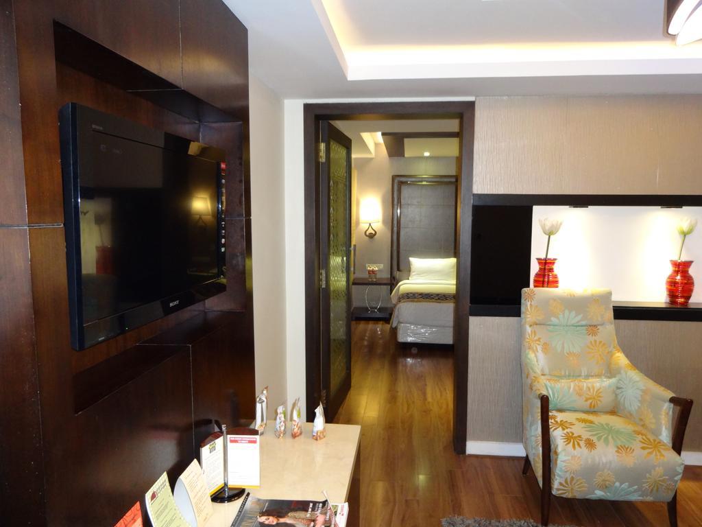 Savera Hotel Chennai Exterior photo